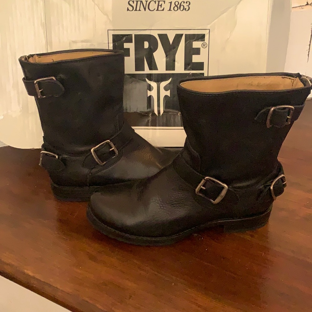 Frye Veronica Back Zip Short Black Leather Motorcycle Boots Women’s Size 7